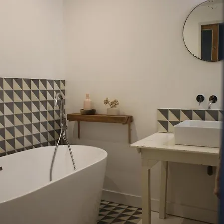 L'escapade Bordelaise - Cote De Ville Bed & Breakfast